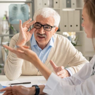 Mesothelioma patient and doctor discussing treatment information from a theoretical mesothelioma registry